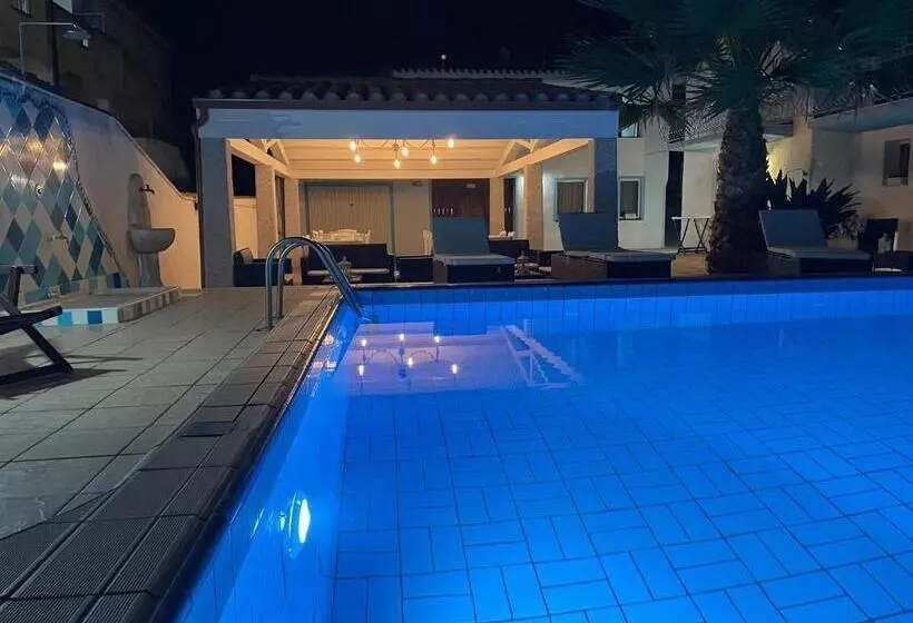 تختخواب و صبحانه Villa Dessena Guest House