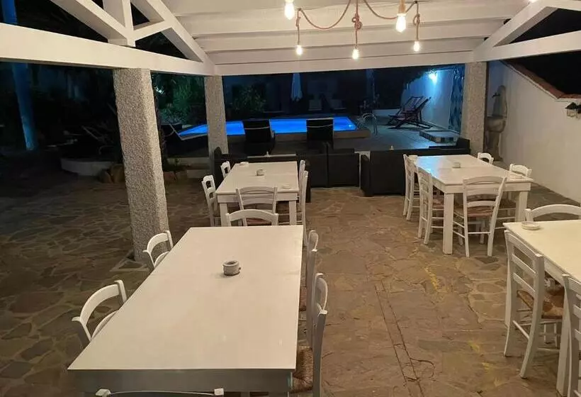 تختخواب و صبحانه Villa Dessena Guest House