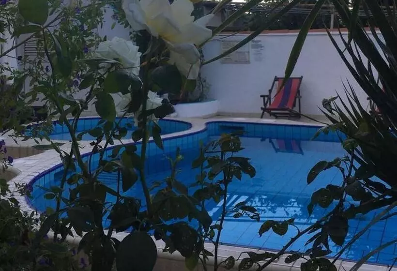 تختخواب و صبحانه Villa Dessena Guest House