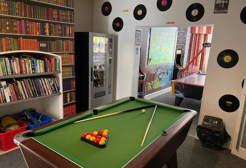 Alberg Backpackers Blackpool Hotel & Suites