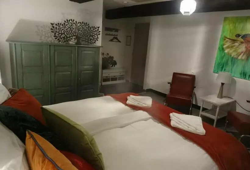 تختخواب و صبحانه Auberge Bonbeaujoli