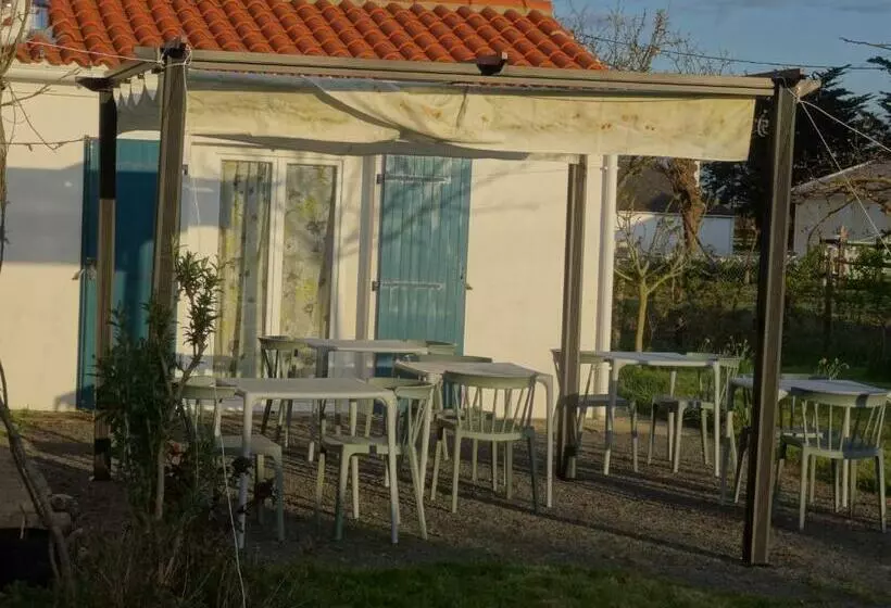 تختخواب و صبحانه Auberge Bonbeaujoli