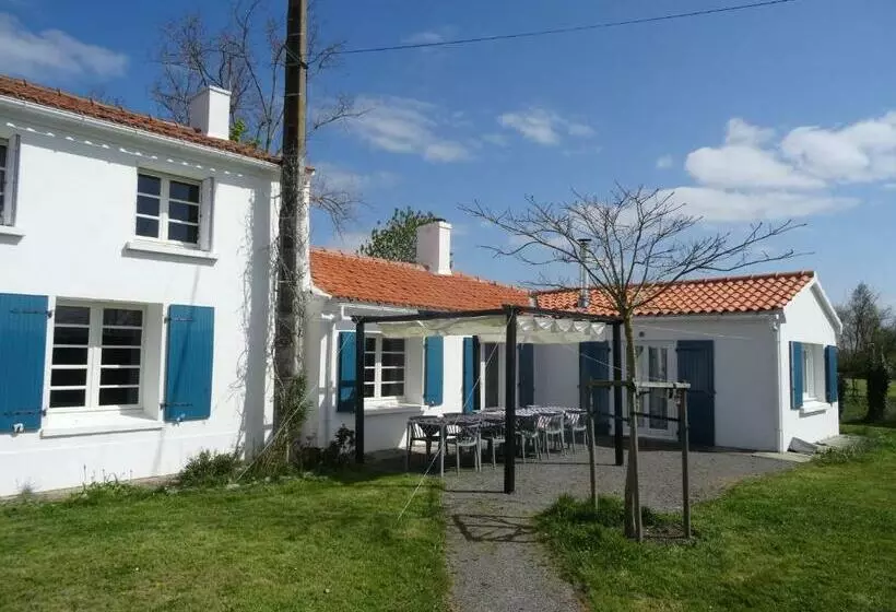 تختخواب و صبحانه Auberge Bonbeaujoli
