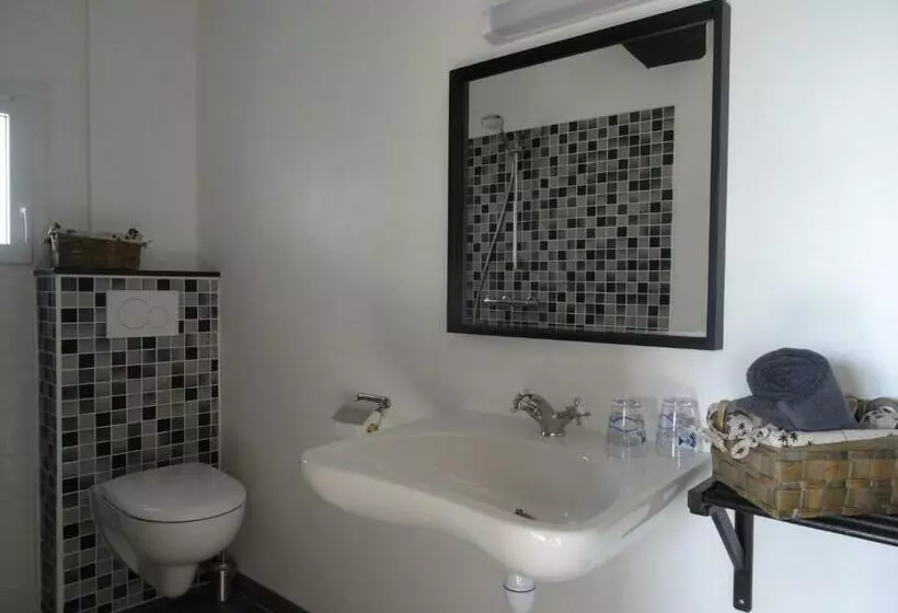 تختخواب و صبحانه Auberge Bonbeaujoli