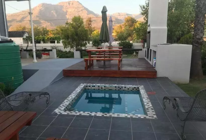 Majatalo Towerzicht Guest House