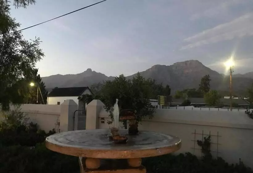 Majatalo Towerzicht Guest House