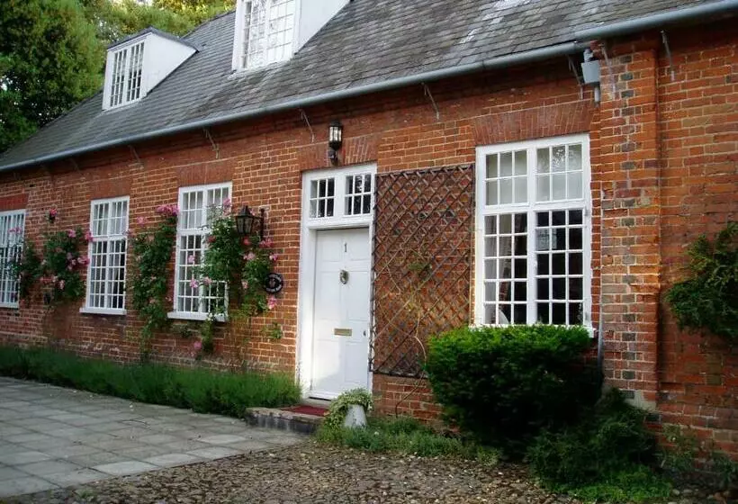 ベッドアンドブレックファースト The Courtyard