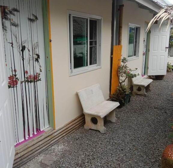 בית מלון כפרי Travellers Rest