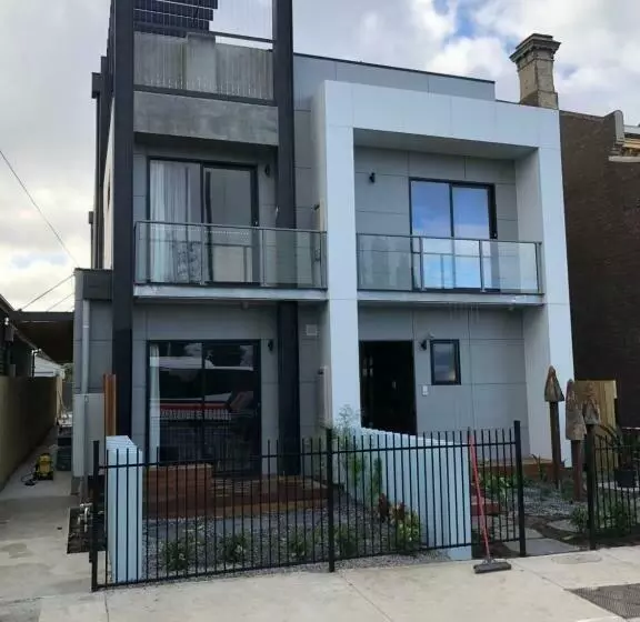 Timber Door Luxury Accommodation Geelong