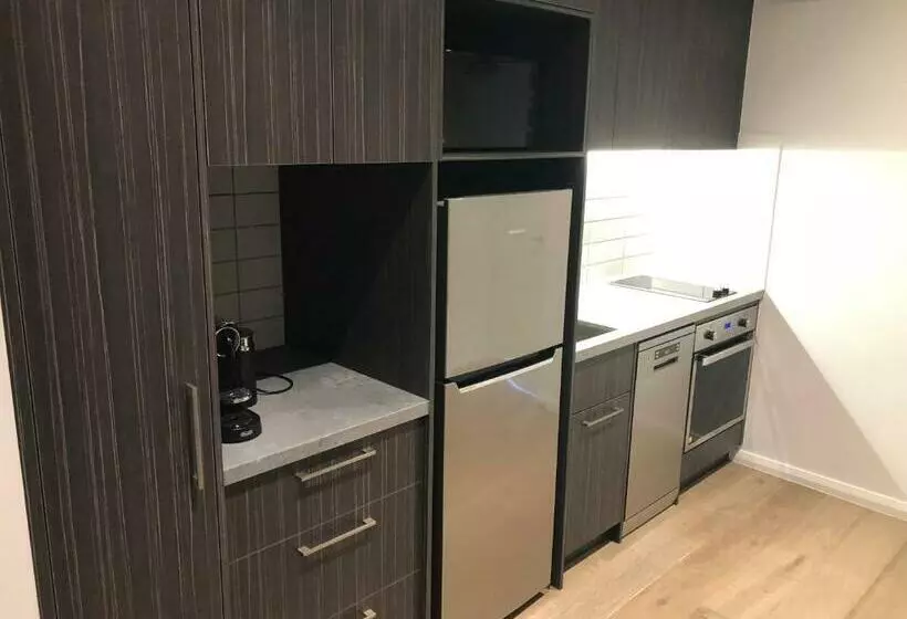 Timber Door Luxury Accommodation Geelong