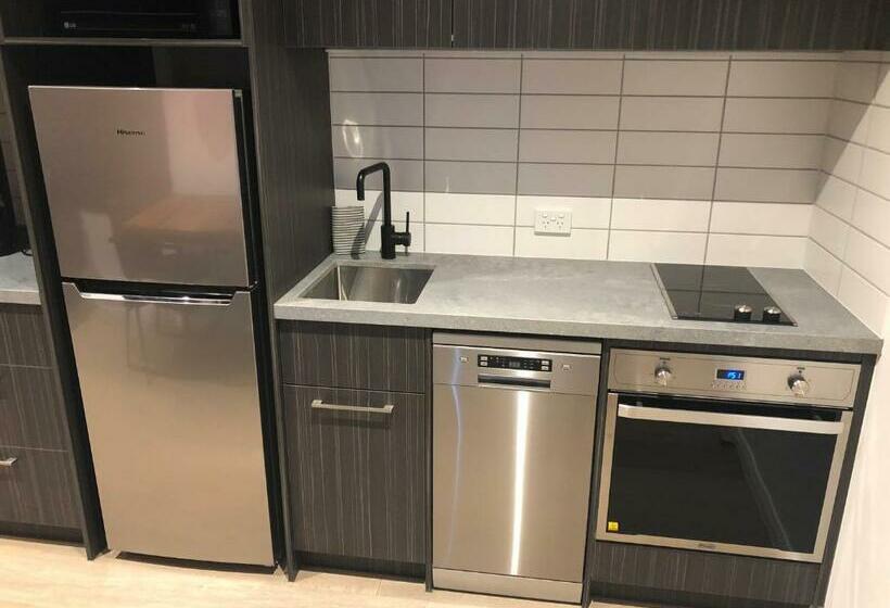 Timber Door Luxury Accommodation Geelong