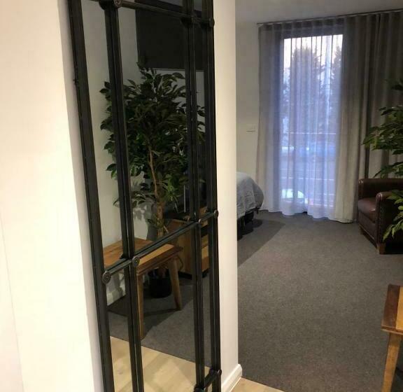 Timber Door Luxury Accommodation Geelong