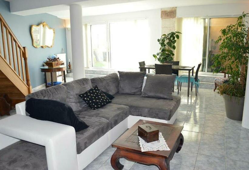 بنسيون Les Remparts D Angoulême