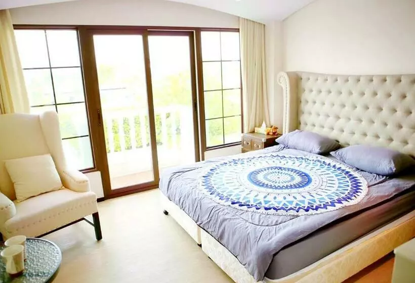 Venetian Poseidon Pool