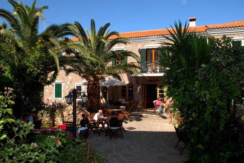 Adonis Hotel & Studios