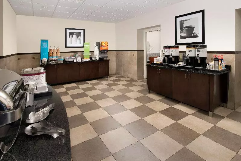 Hampton Inn & Suites Athens I 65