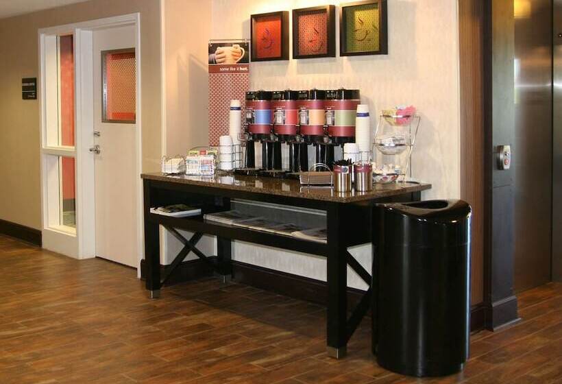 호텔 Hampton Inn New Albany