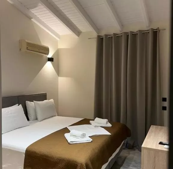 Отель Saint Spiridon