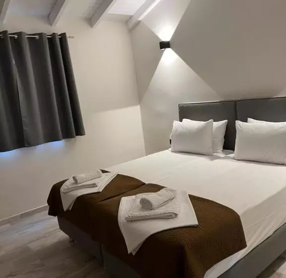 Отель Saint Spiridon