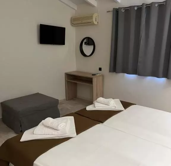 Отель Saint Spiridon