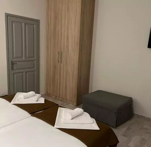 Отель Saint Spiridon