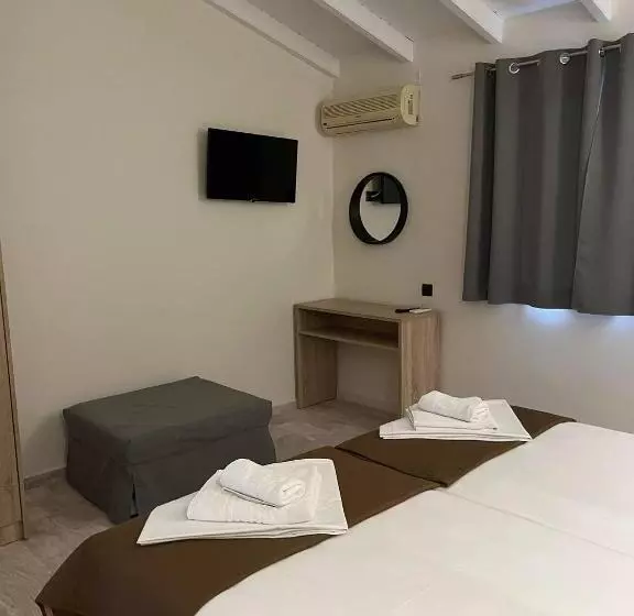 Отель Saint Spiridon