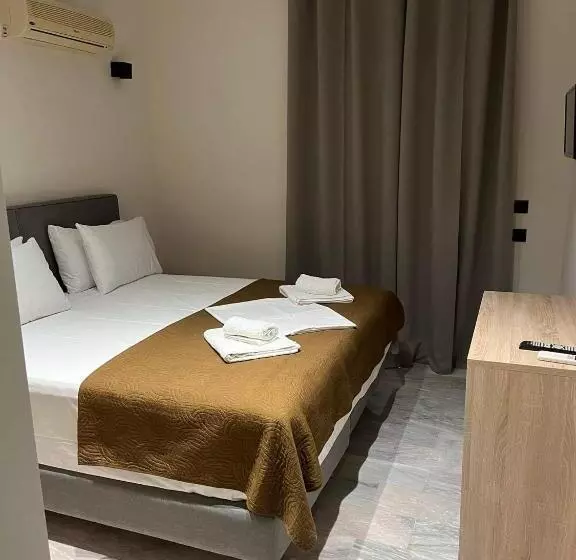 Отель Saint Spiridon