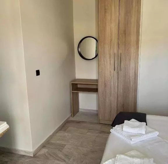 Отель Saint Spiridon