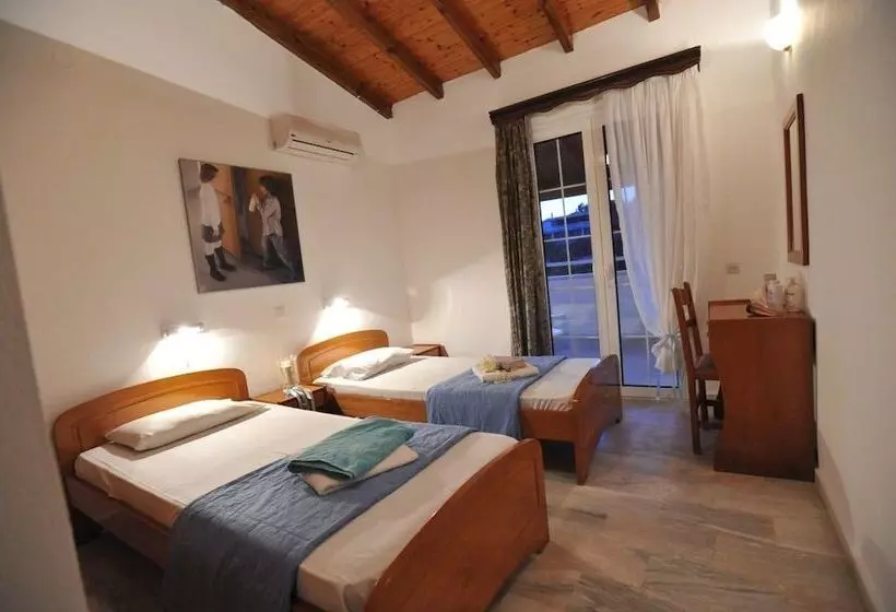 Отель Saint Spiridon