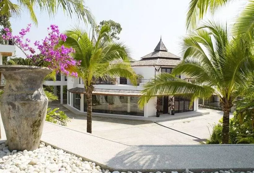 ホテル Sensive Hill Villas