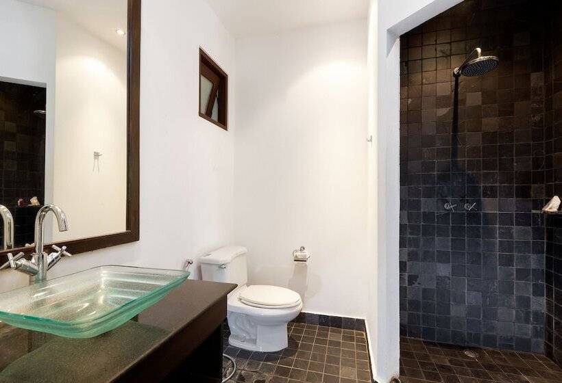 ホテル Sensive Hill Villas