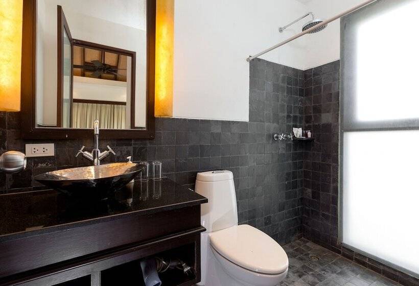 ホテル Sensive Hill Villas