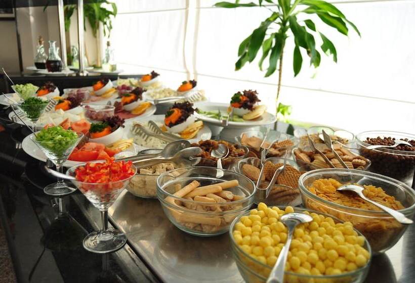 هتل The Corner Park