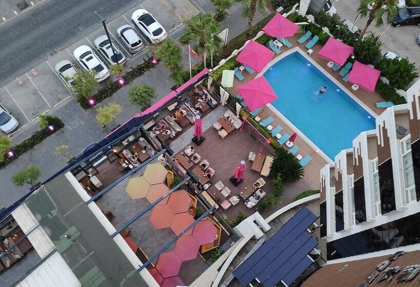 هتل The Corner Park