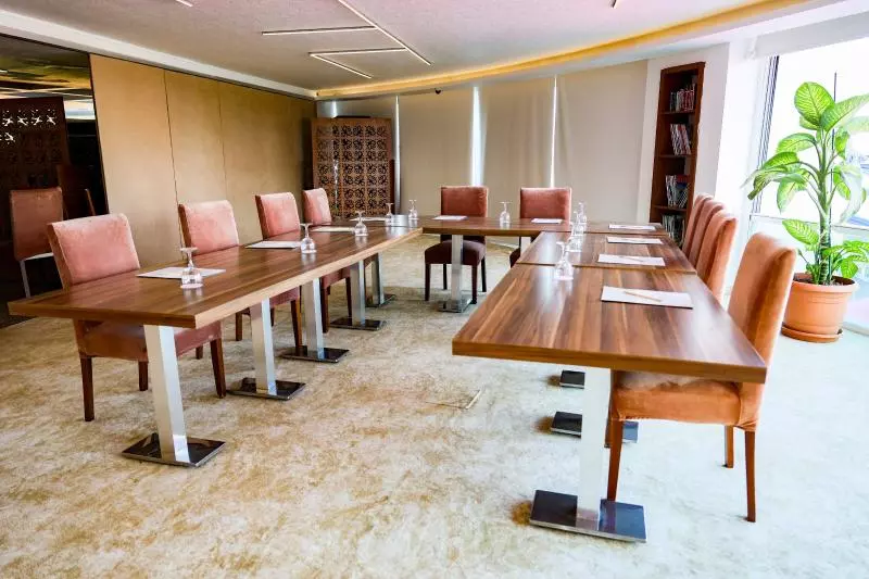 هتل The Corner Park