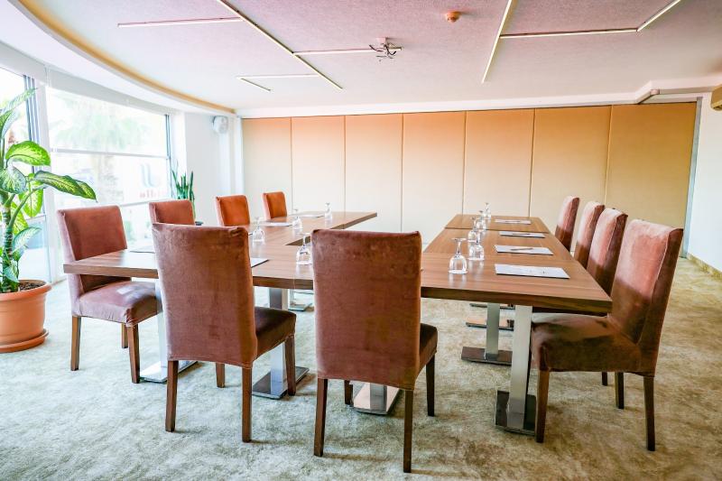 هتل The Corner Park