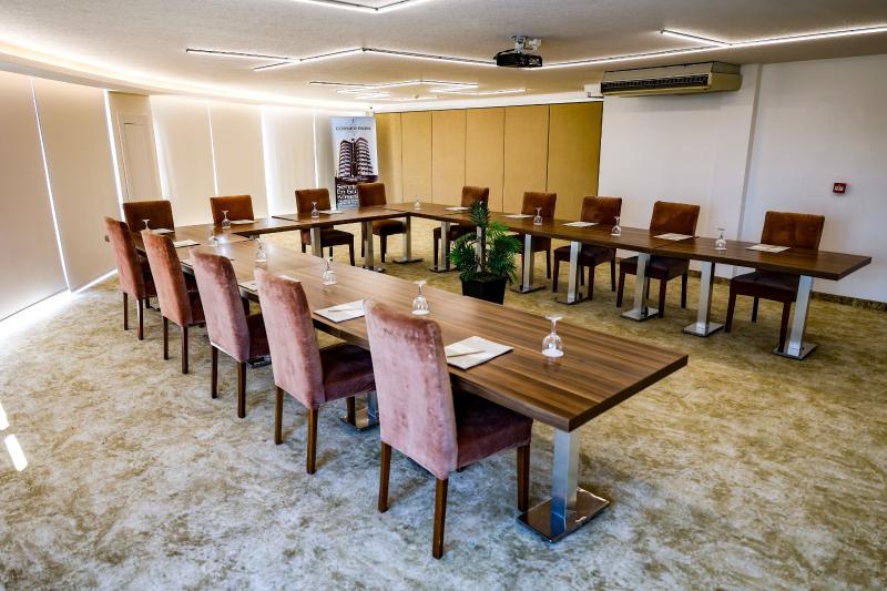 هتل The Corner Park