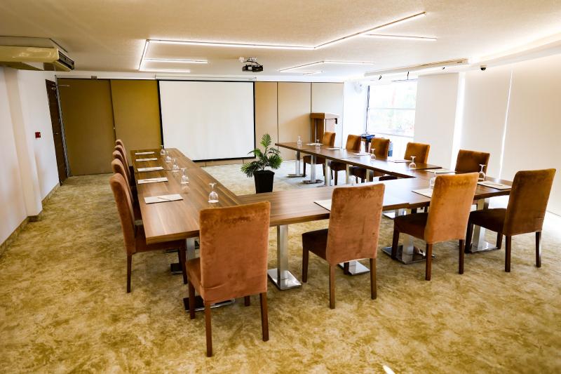 هتل The Corner Park