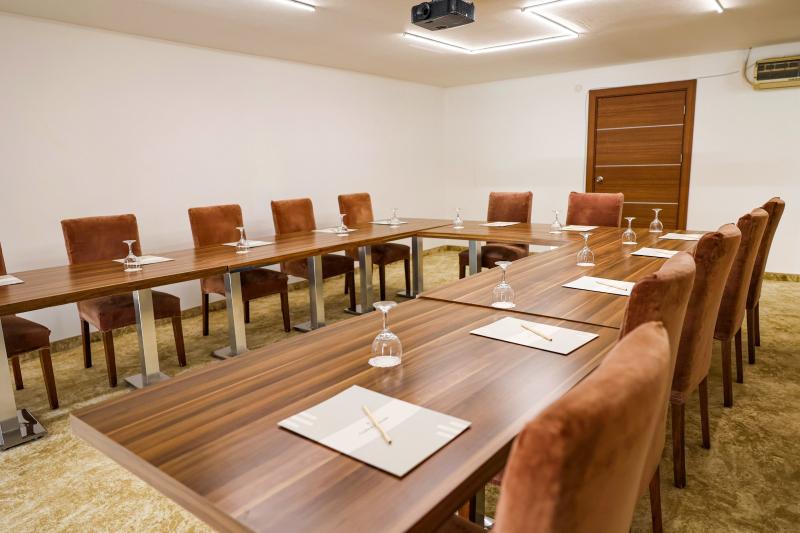 هتل The Corner Park