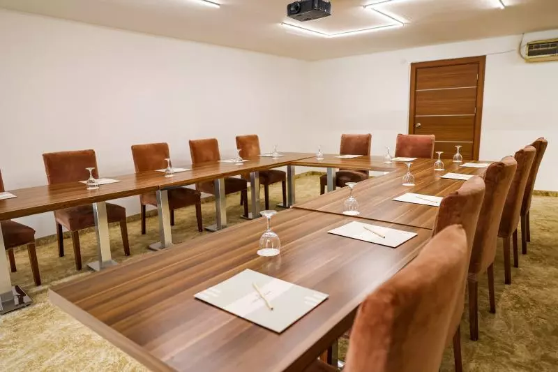 هتل The Corner Park