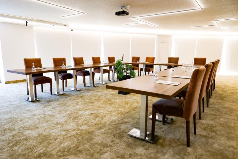 هتل The Corner Park