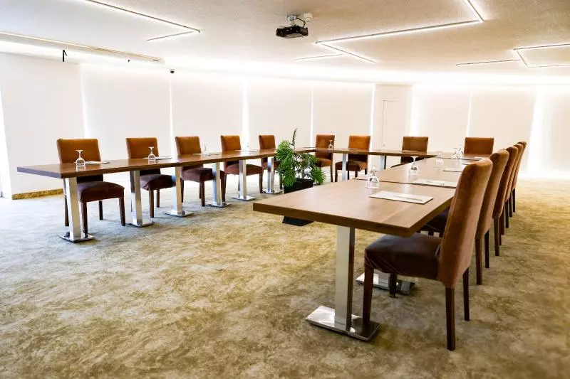 هتل The Corner Park