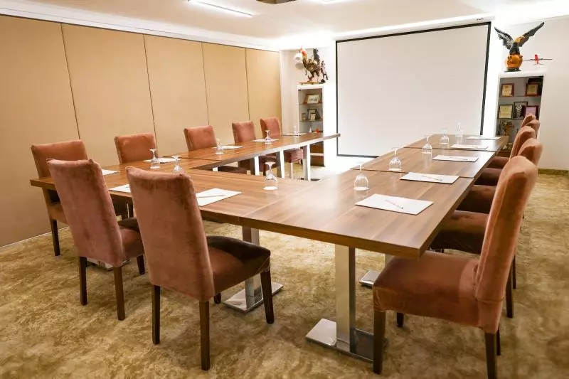 هتل The Corner Park