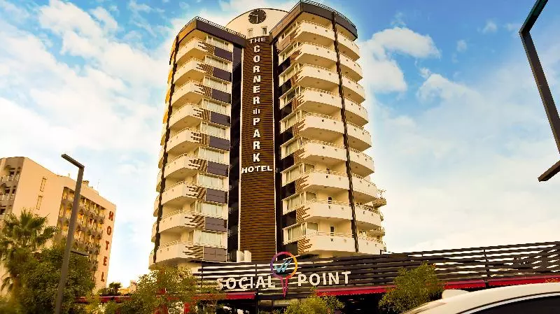 هتل The Corner Park