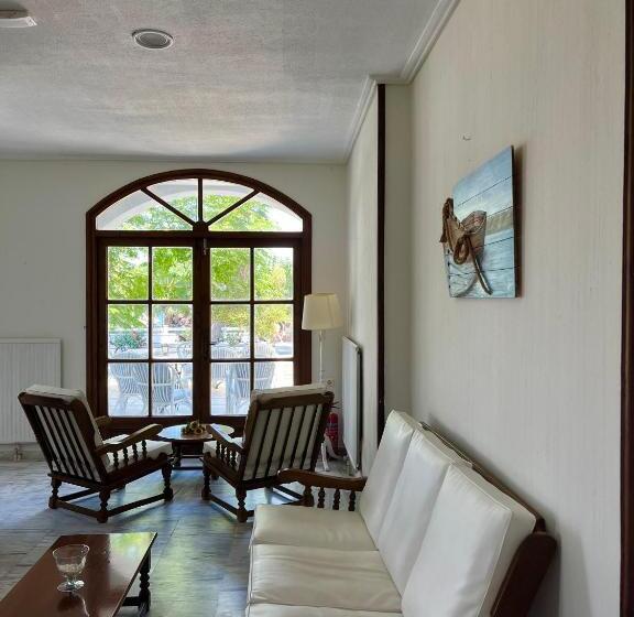 Theodorou Beach Hotel Apartments