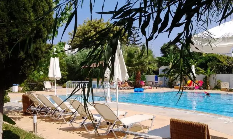 Theodorou Beach Hotel Apartments