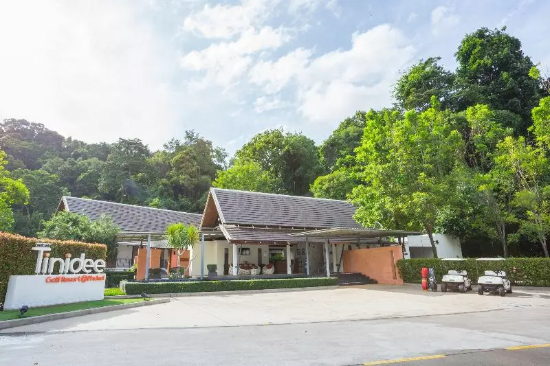 ホテル Tinidee Golf Resort Phuket   Sha Extra Plus
