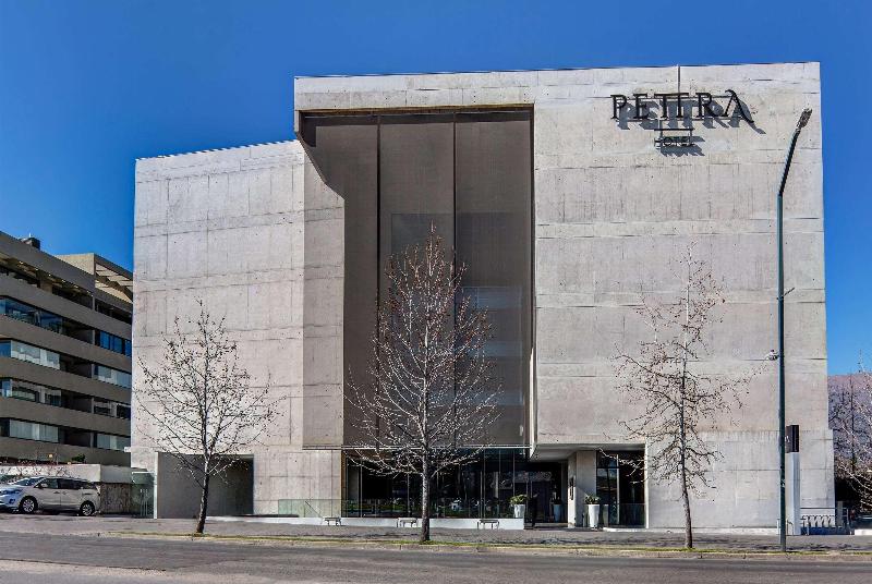 فندق Wyndham Santiago Pettra