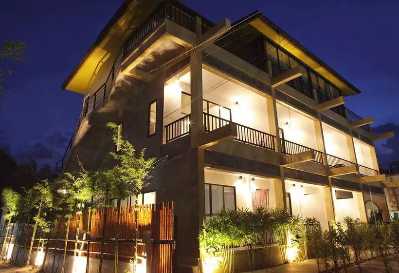 Taro Hotel & Bungalows