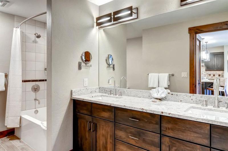 Water House On Main Street #5211